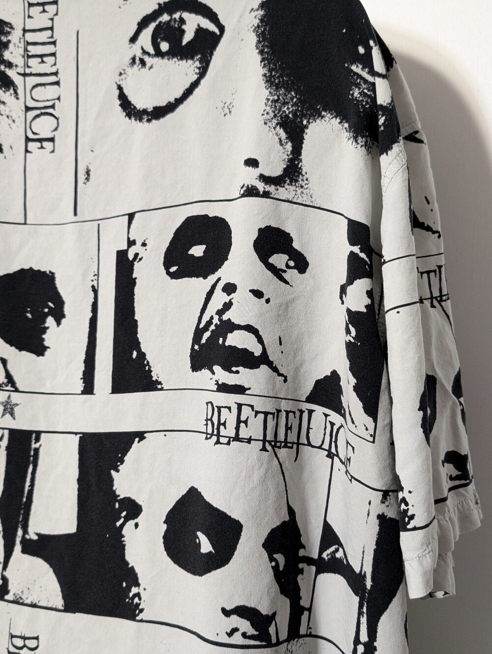 Men's Beetlejuice Graphic All Over Print Rayon Button Down Shirt Size 3XL - Picture 8 of 8